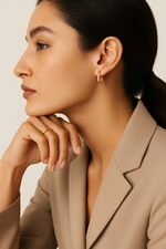 Load image into Gallery viewer, Single Huggie U Hoop